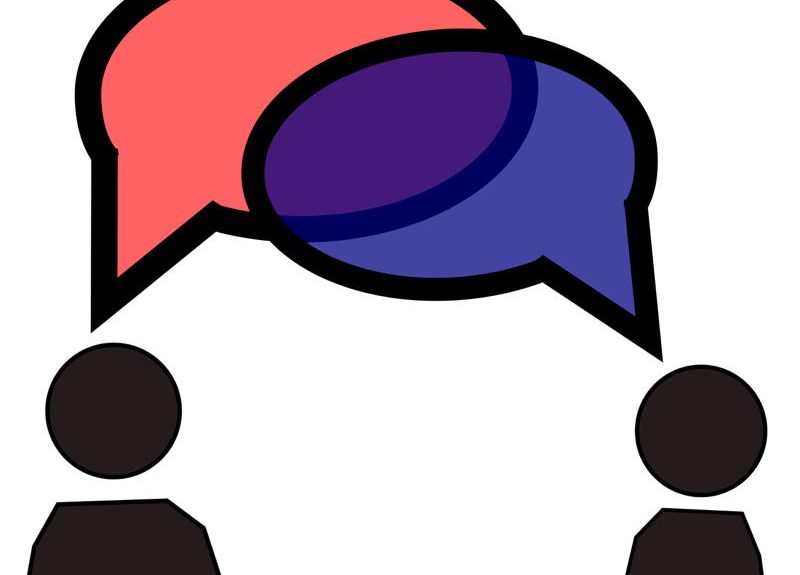 2 figures with speech bubbles